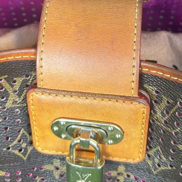 Louis Vuitton Fuchsia Monogram Perforated Musette Bag ~ Excellent Condition - Picture 6 of 13